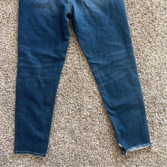 American Eagle Stretch Mom Jean - Size 4 - Picture 3 of 8